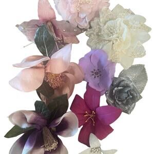 Flower accessories  9 flowers - for hair -or fashion wear on 9 flowers 🌺
